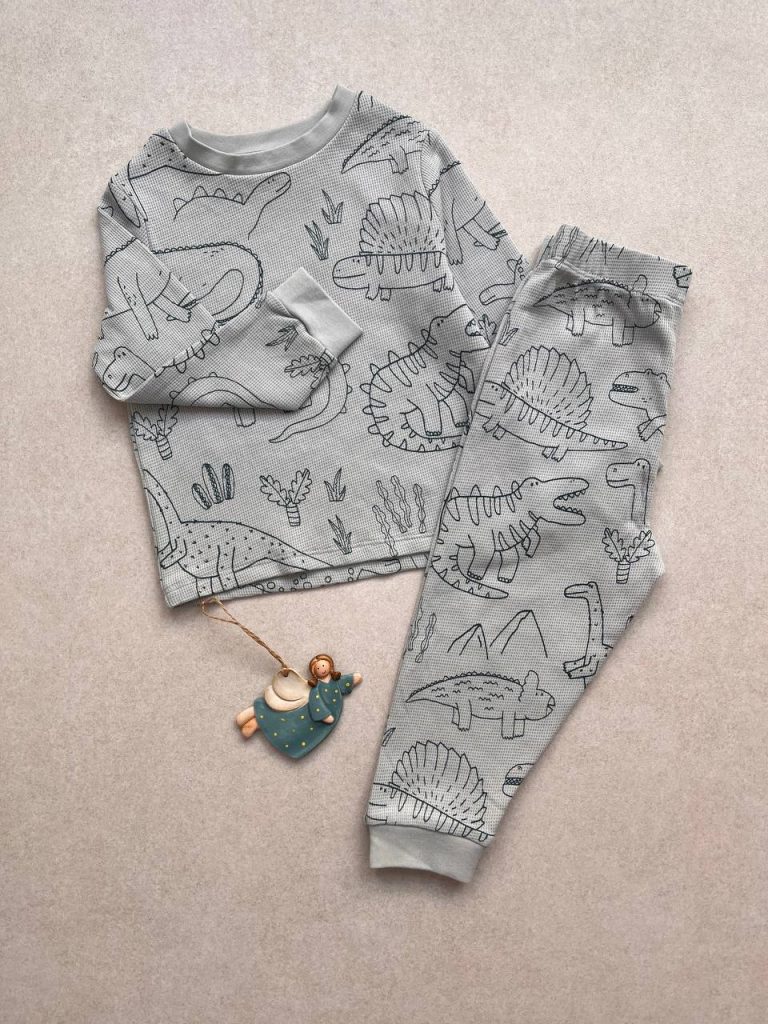 ست بلوز شلوار خانگی بیسکوییتی با طرح تمساح کد 102